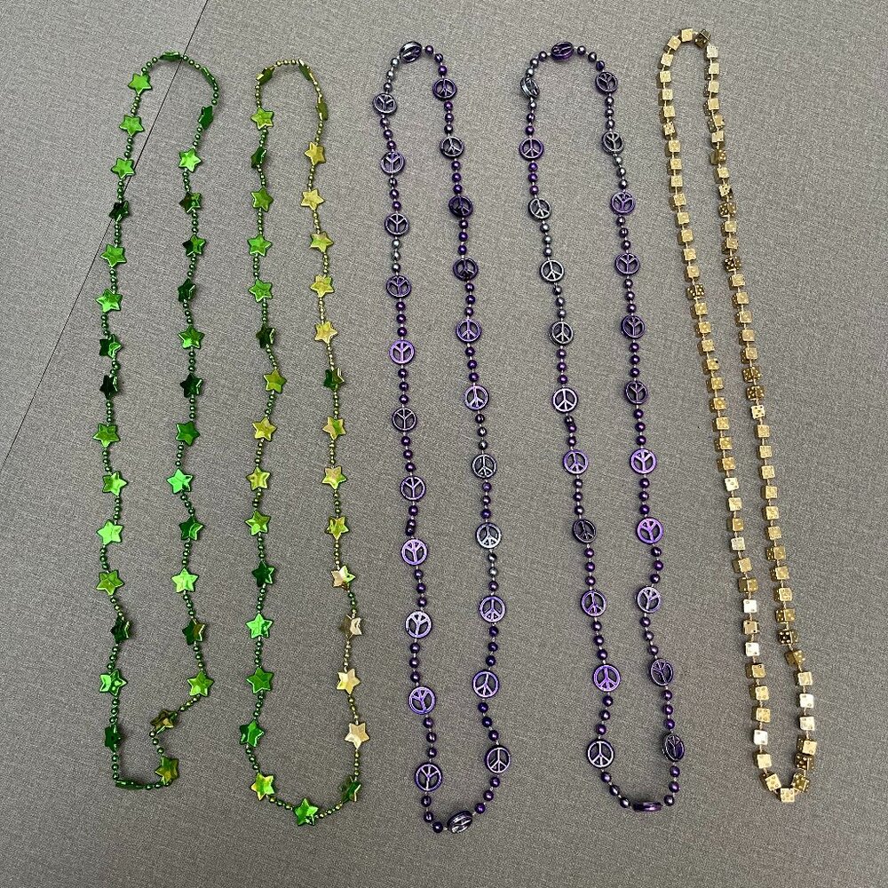 5 Pack decorative plastic beaded necknace and fun sweater nacklace bundle